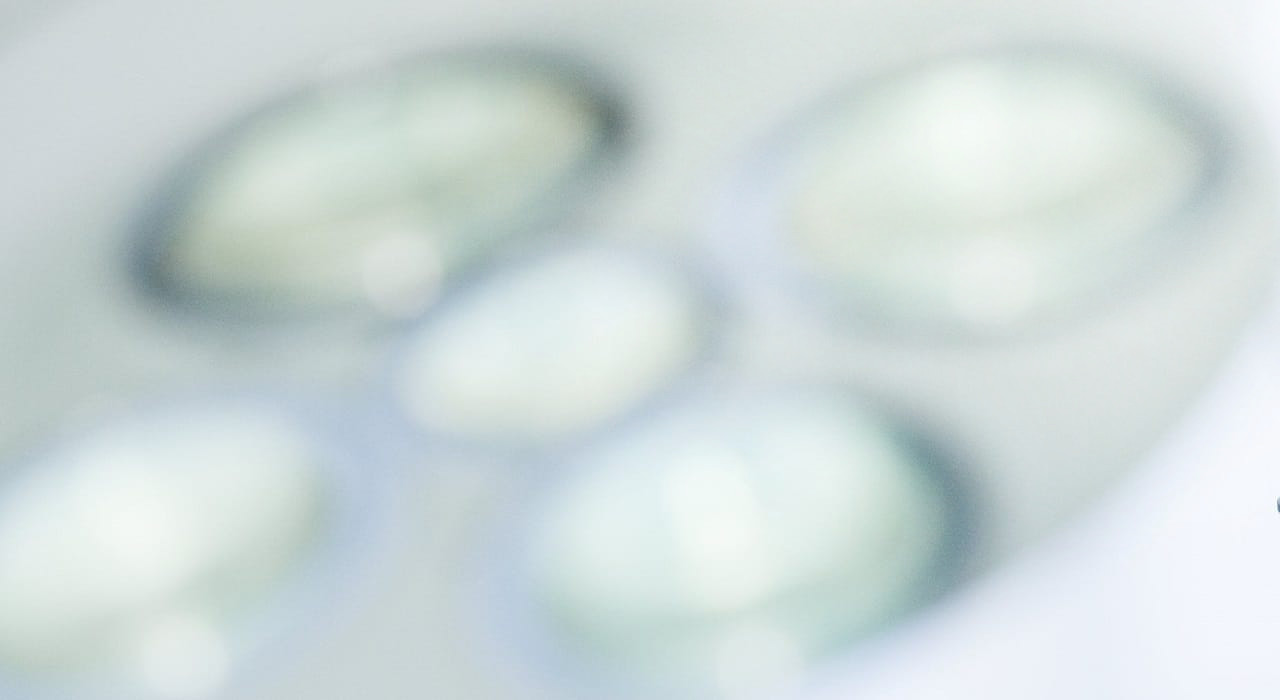 Luzes de ambiente hospitalar desfocadas