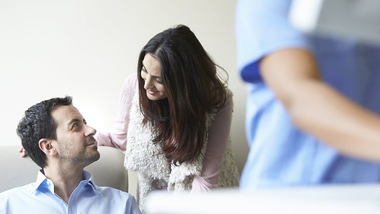 Casal no consultório médico
